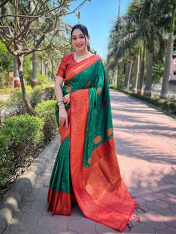 Suha - Women Green Silk Blend Printed Saree with Unstitched Blouse