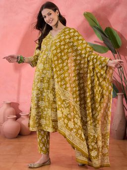 Rangdeep - Women Green V-Neck Kurta With Pant & Dupatta