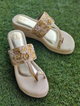 Modanta - Cream Gota Wedges