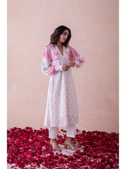 LABEL NAARITI - Ivory Embroidered Tanya Kurta with Pant (Set of 2)