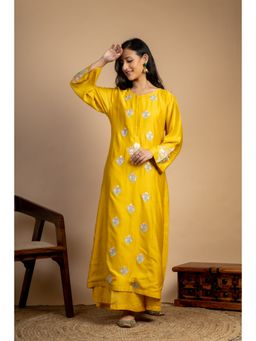 Mushio - Asha Kurta with Floral Embroidery
