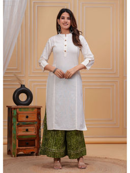 Meeranshi - Off White Solid Straight Kurta