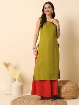 Meeranshi - Olive Solid Sleeveless Straight Kurta