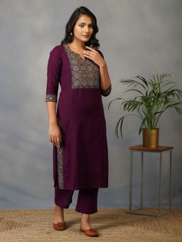 Akiso - Mulberry (purple) Straight Kurta With Ajrak Yoke In Zari Set With Pants (Set of 2)