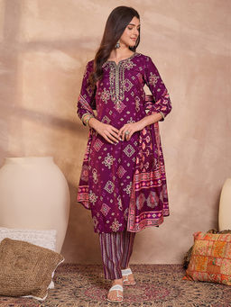 Vaamsi - Womens Purple Embroidered Kurta With Pant & Dupatta