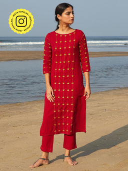 Okhai - Red Mirror Work Kurta And Pant (Set of 2)