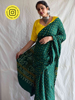 Sundarii - Hari Mirch Bandhani Printed Saree with Unstitched Blouse