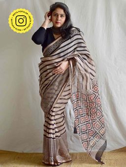 Sundarii - Women's Beige Saumya Dhara Dabu Kota Doria Saree without Blouse