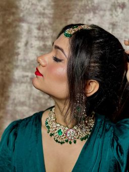 Tussya by Shreya - Rani Emerald Choker Set