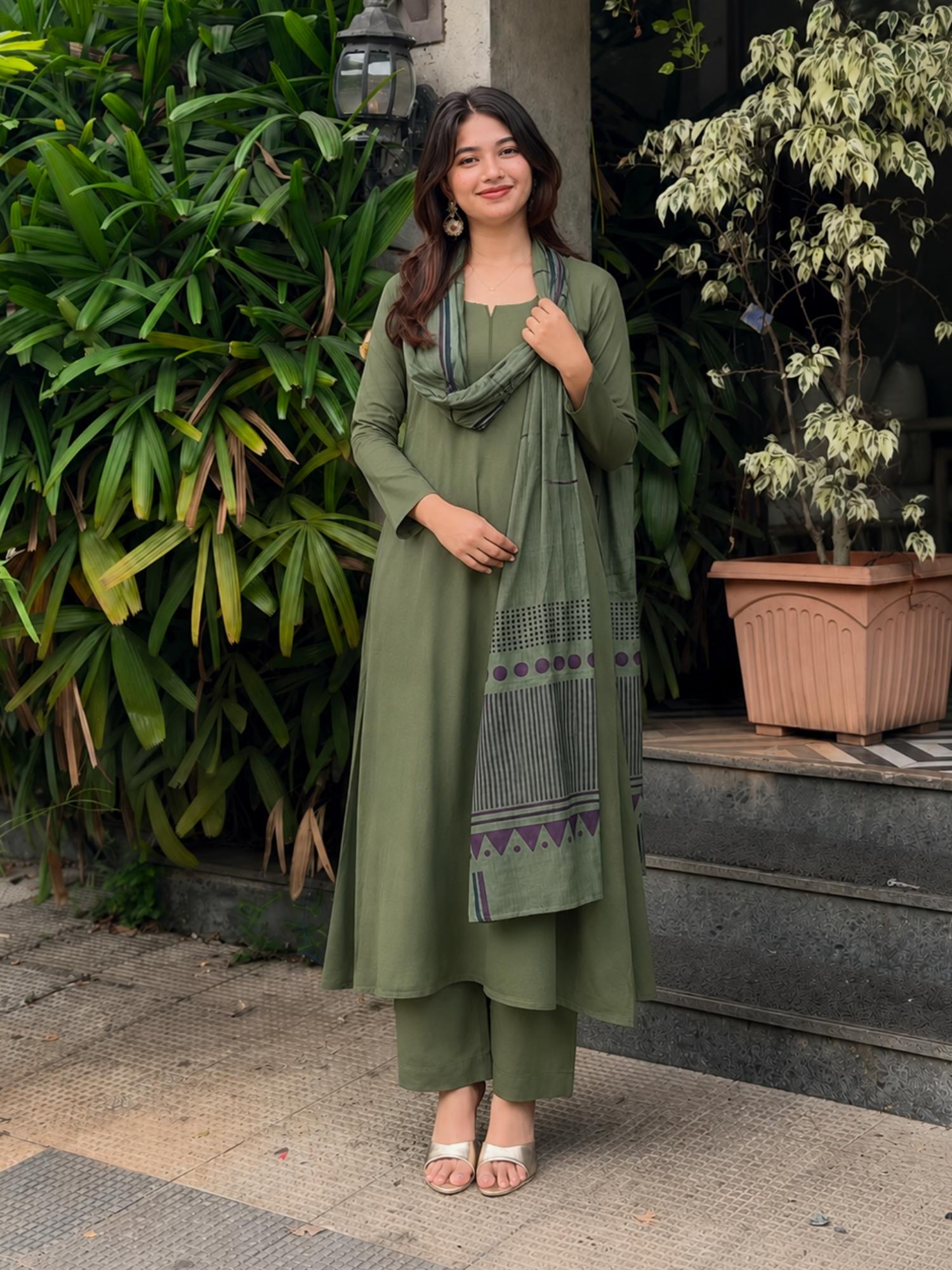 gahan Womens Green Rayon Blend Solid Straight Kurta and Pant with Dupatta-picture-39