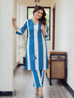 Gahan - Womens Blue Rayon Blend Printed Straight Kurta with Pant