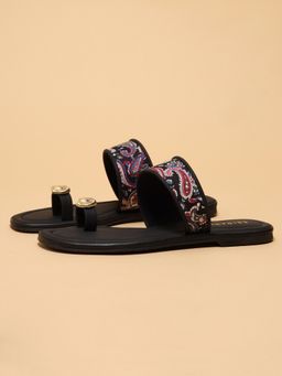 ERIDANI - Women Auri Black Ethnic Paisley Print with Toe Loop Flats