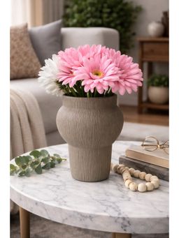 Ashnam - Sand Finish Textured Decorative Ribbed Polyresin Flower Vase