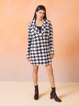 RSVP by Nykaa Fashion - Black And White Houndstooth Double Breasted Overcoat