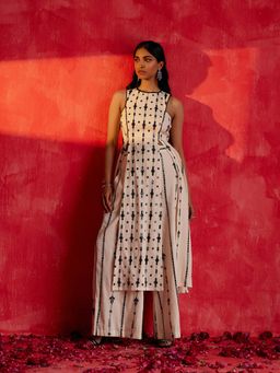 Preevin - Black and White Center Circle Criss Cross 3 Panel Kurta Set With Pant
