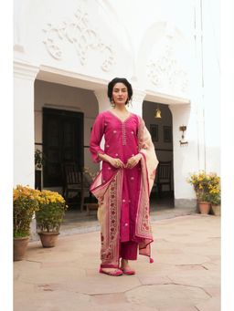 Karaj Jaipur - Pink Chanderi Embroidered Kurta with Pant and Dupatta