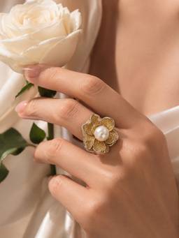 Silvpop Jewels - Golden Pearl Camellia Gold Ring