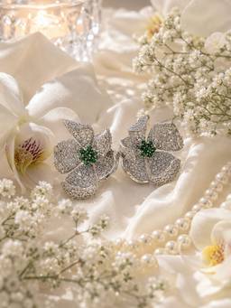 Silvpop Jewels - Emerald Petal Bloom Stud Green Earrings