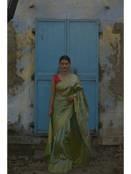 Naaritva Banaras - Pear Green Pure Handwoven Banarasi Katan Silk Saree with Unstitched Blouse