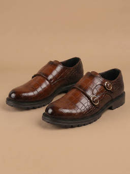Metro - Men Brown Textured Loafers