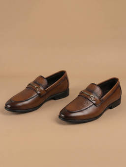 Metro - Men Brown Textured Loafers