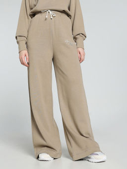 Puma - Classics+ Relaxed Women's Beige Trackpant