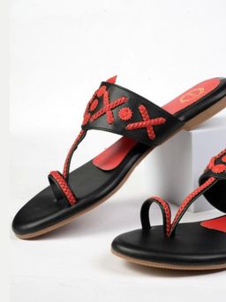 dhaaga - Chilli Chic Black Kolhapuri Flat Chappal For Women