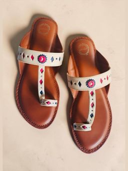 dhaaga - Tan Kolhapuri Flat