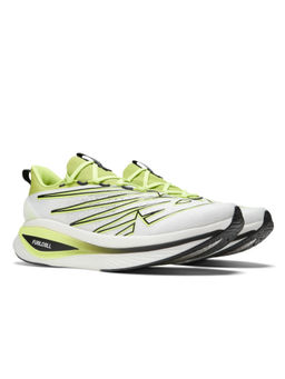 New Balance - Men Yellow Running Shoes