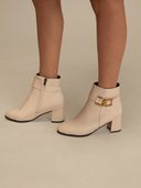 Off White color option, Sold out, Currently selected