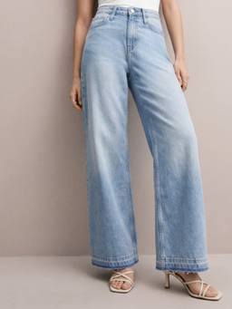 Outzidr - Blue Mid Rise Light Wash Wide Leg Denim Jeans