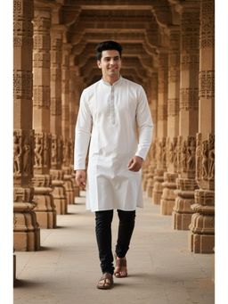 Sanwara - White Solid Mandarin Neck Full Sleeves Kurta With Pant
