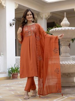PMD FASHION - Women Rust Embroidered Kurta with Pant and Dupatta