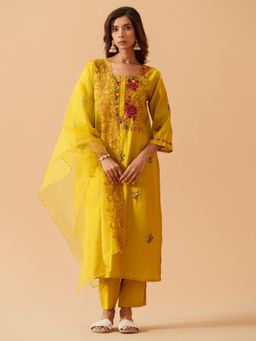 Gahan - Round Neck Embroidered Kurta with Pants & Dupatta