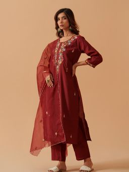 Gahan - Round Neck Embroidered Kurta with Pants & Dupatta