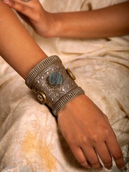 Neeta Boochra - 925 Sterling Silver Labradorite Stone Lapis Lazuli Gemstone Bangle With Kundan