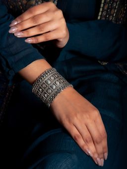 Neeta Boochra - 925 Sterling Silver Checker Crystal Bangle