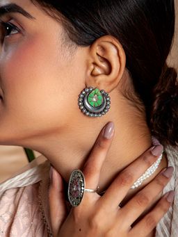 Neeta Boochra - 925 Sterling Silver Pearl Earring With Green & White Kundan