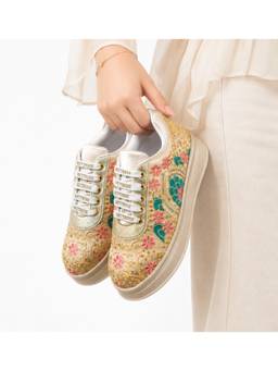 RETTROSE - Cream Heer Embellished Sneakers