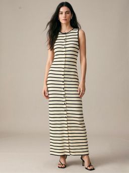 Outzidr - Cream Sleeveless Front Buttoned Slit Dress