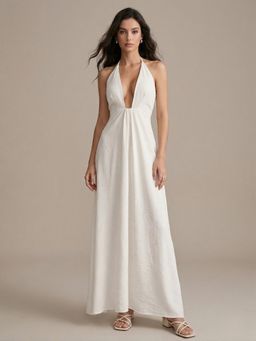 Outzidr - White Halter Neck Solid Dress