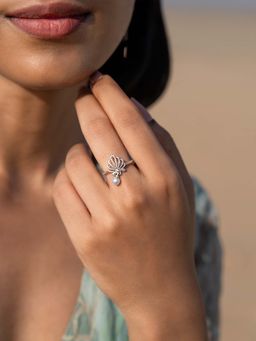Shaya by CaratLane - Shells On The Shore Ring In 925 Silver