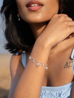 Shaya by CaratLane - Shell Yeah Bracelet In 925 Silver
