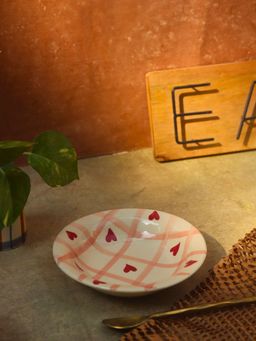 WEAVING HOMES - Chequered Heart Pasta Plate