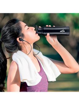 Milton - Black Comet Stainless Steel 730 Ml Water Bottle