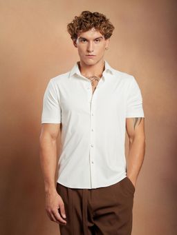 Campus Sutra - Men Chalk White Seamless Solid Shirt