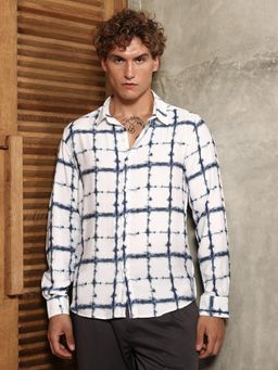 Campus Sutra - Men Chalk White and Indigo Blue Dye Check Regular Shirt