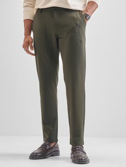 HIGHLANDER - Men Olive Green Solid Straight Smart Chinos