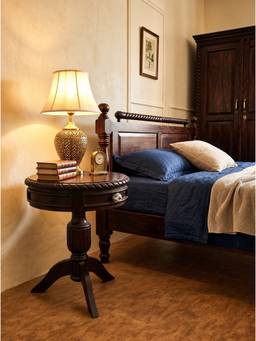 THEGASBH - TRADITIONAL WOODEN BEDSIDE TABLE