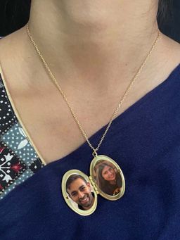 Digital Dress Room - Small Oval Photo-Frame Pendant Necklace